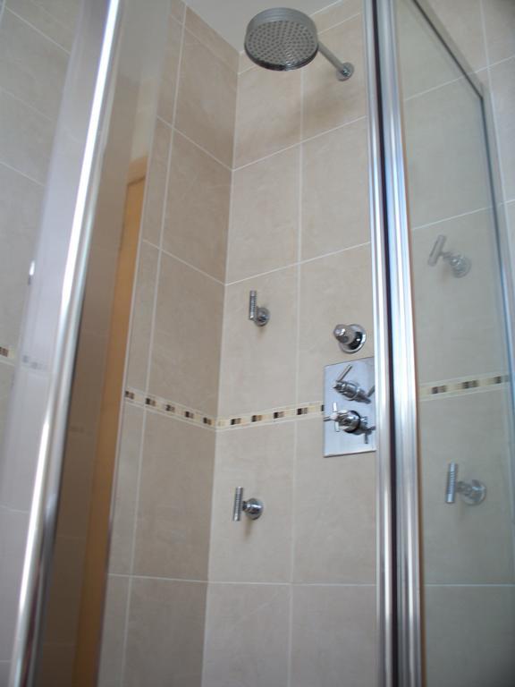 Blackberry Lodge Accommodation ดูลิน ภายนอก รูปภาพ